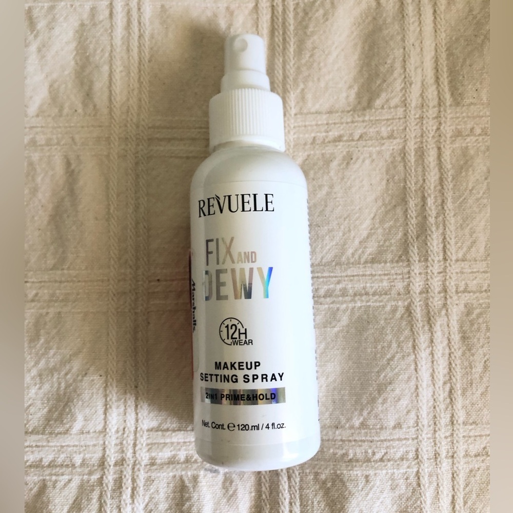 Revuele Fix and Dewy Makeup Setting Spray
